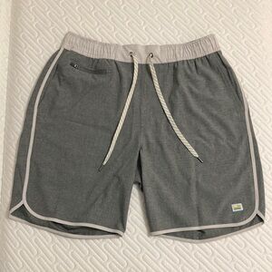 Vuori Banks Short Grey Stripe 7.5” Inseam Medium